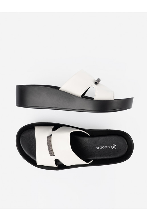 Baltas-Melnas krāsas čības  