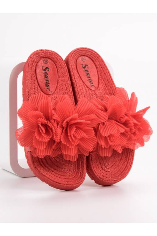 Sarkanas krāsas Čības ar puķītēm... Sarkanas krāsas Čības ar puķītēm...