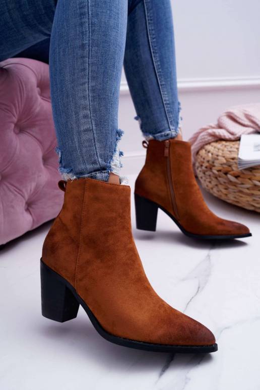 Sieviešu puszābaki ar papēdi zamšādas... Sieviešu puszābaki ar papēdi zamšādas...