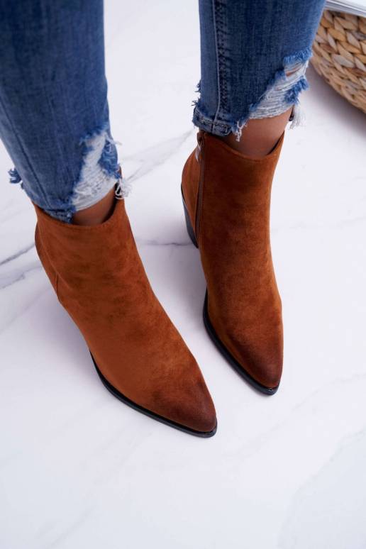 Sieviešu puszābaki ar papēdi zamšādas... Sieviešu puszābaki ar papēdi zamšādas...