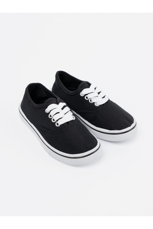  Melnas krāsas kurpes 