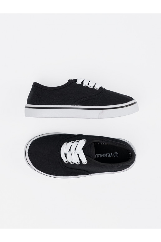  Melnas krāsas kurpes 