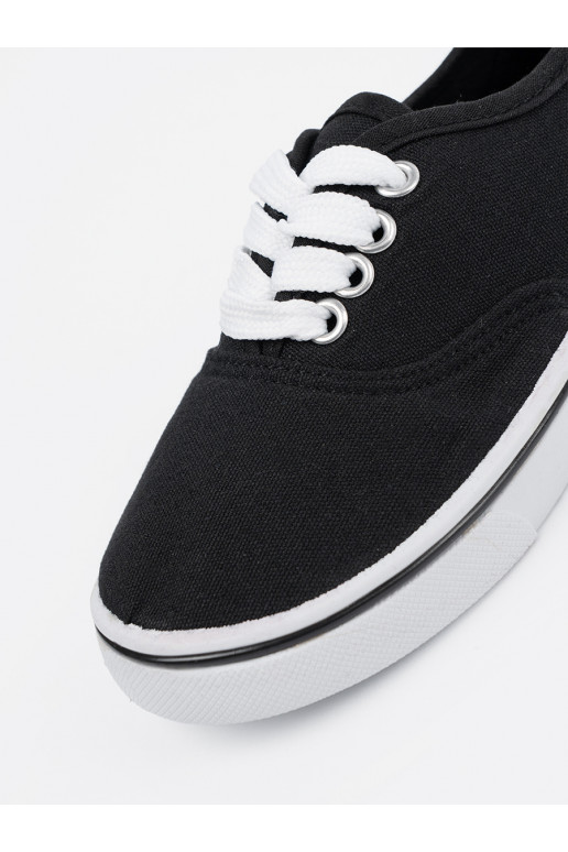  Melnas krāsas kurpes 