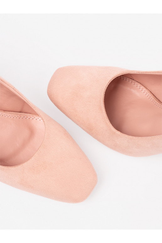  rozā krāsa puszābaki uz papēža