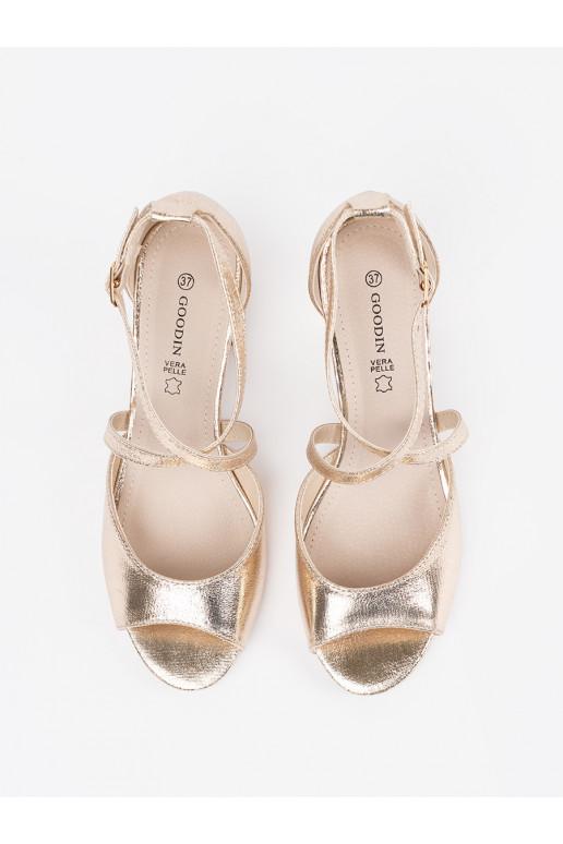 Zelta krāsas kurpes  Zelta krāsas kurpes