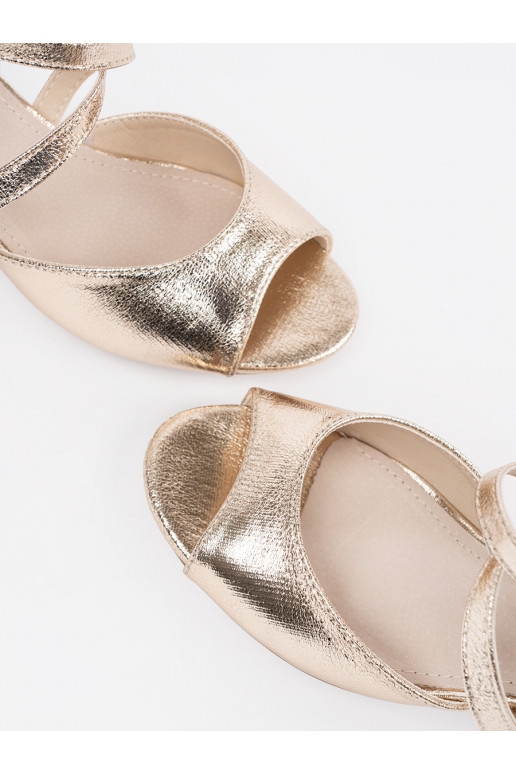 Zelta krāsas kurpes  Zelta krāsas kurpes