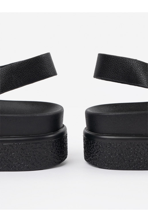 Melns  kurpes ar platformu