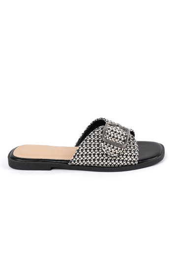 Čības melns-białą kratkę ar sprādzēm