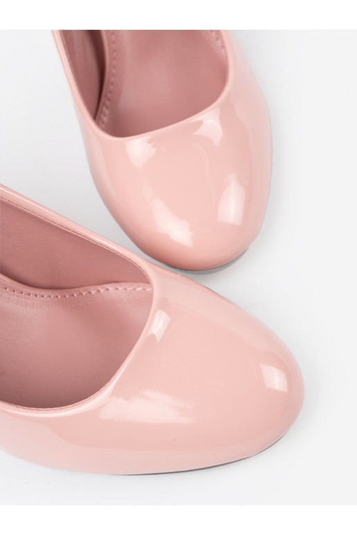 Rózowe  puszābaki uz papēža