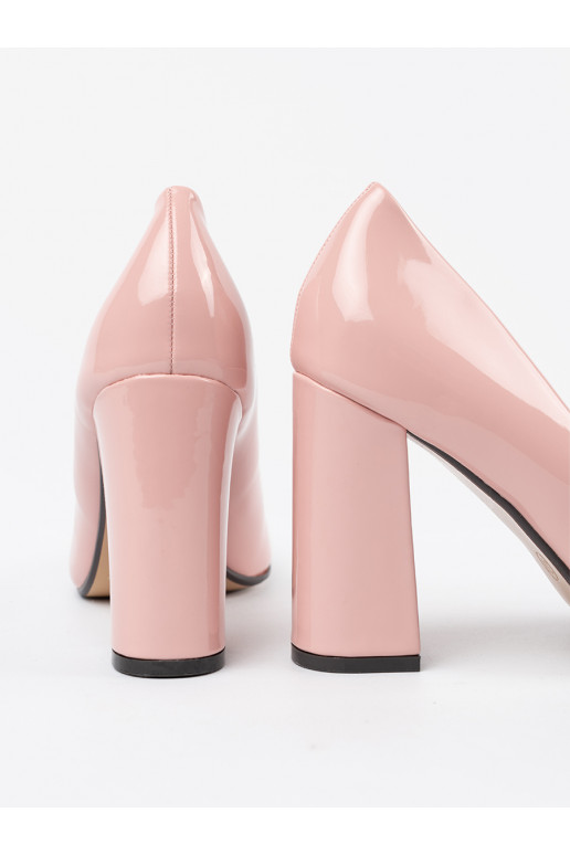 Rózowe  puszābaki uz papēža