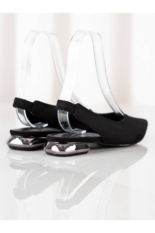 Įsispiriamo modelio juodos spalvos... Įsispiriamo modelio juodos spalvos...