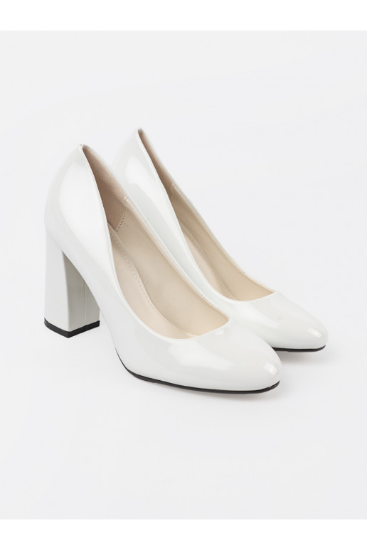 baltas krāsas puszābaki 