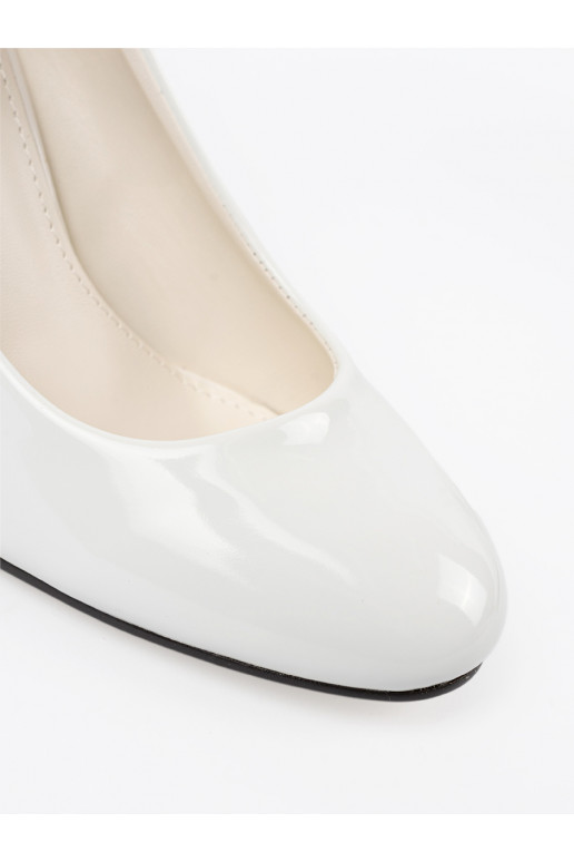 baltas krāsas puszābaki 