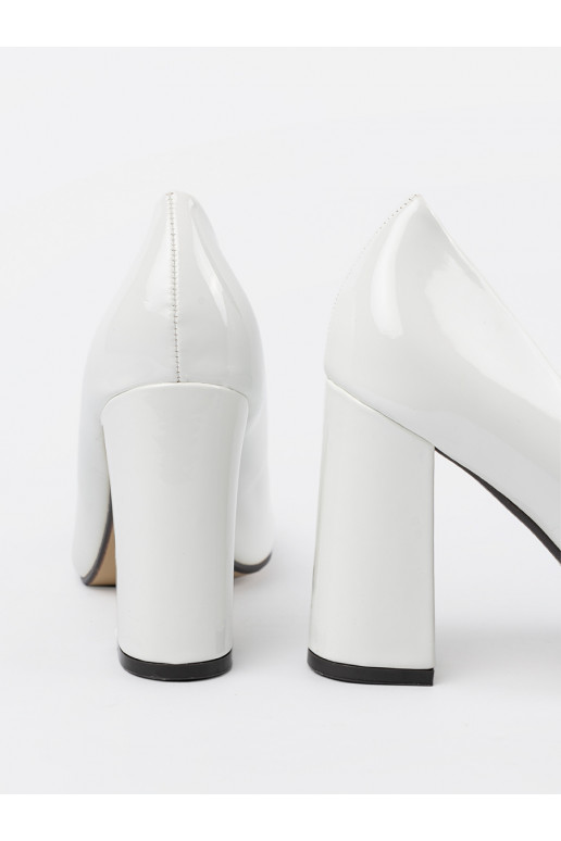 baltas krāsas puszābaki 