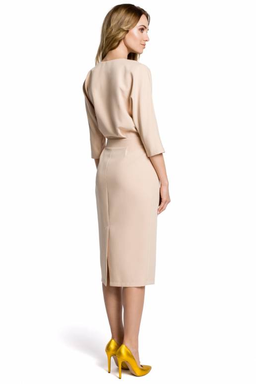 Sieviešu kleita ar atslēgas caurumiem...