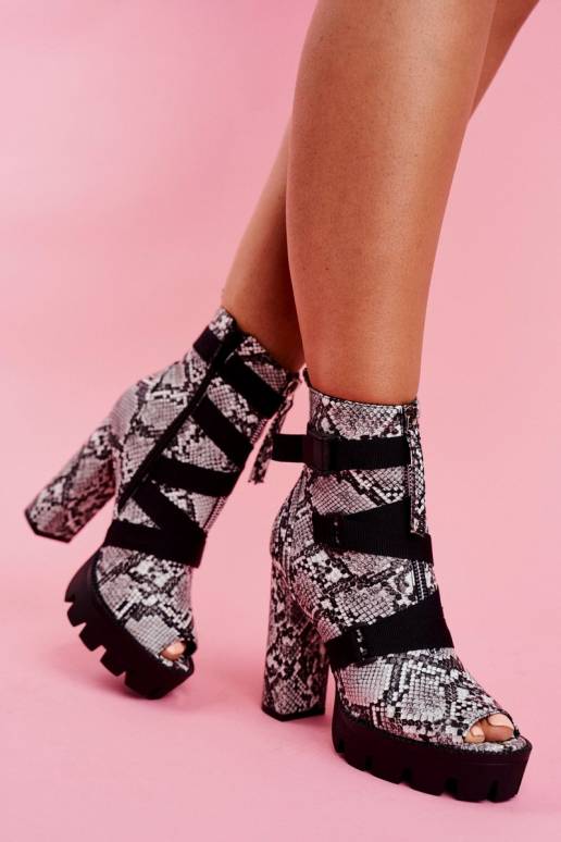 Zābaki ar augstiem papēžiem ar čūskas...