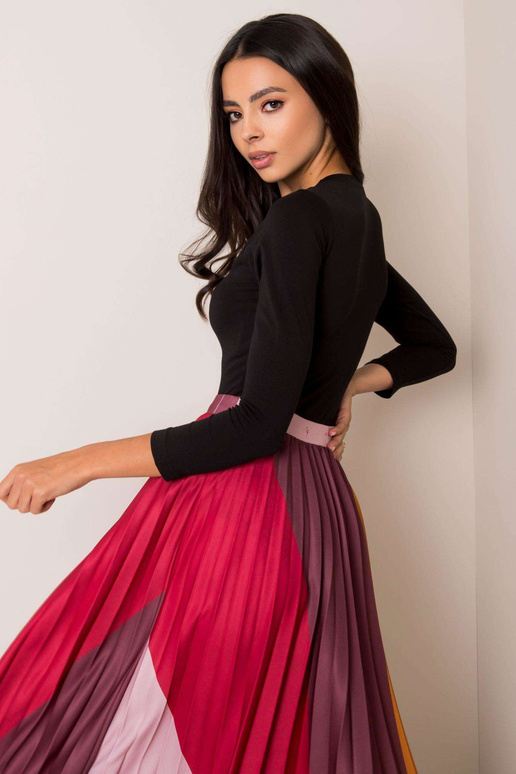 Reičelas melnais bodijs