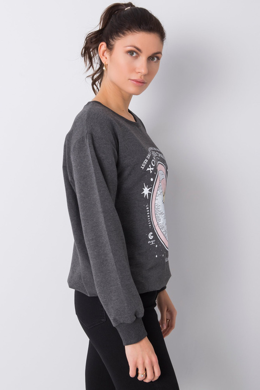 Tumši pelēks sporta krekls ar Trisha...