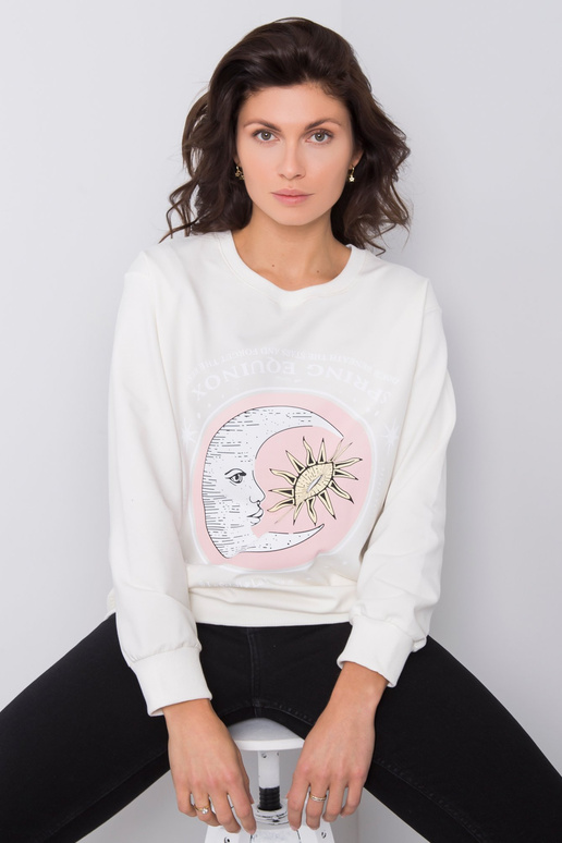 Balts sporta krekls ar Trisha apdruku