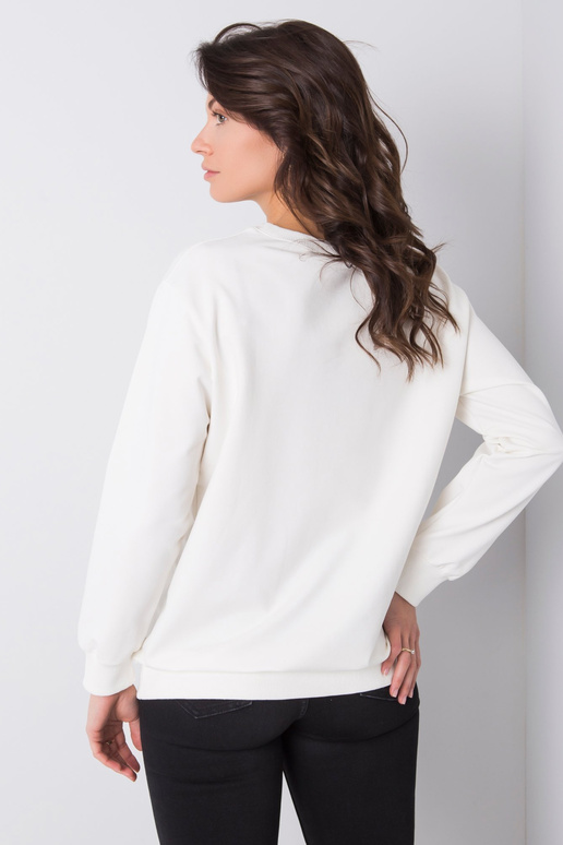 Balts sporta krekls ar Trisha apdruku