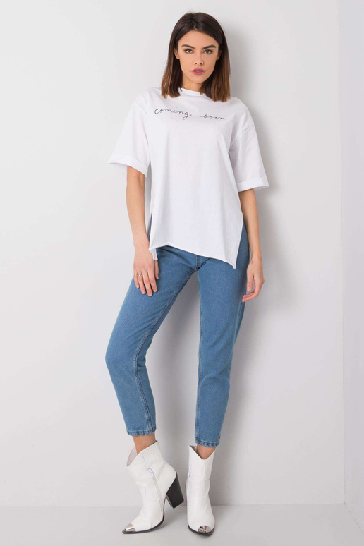 Balts t-krekls ar uzrakstu Riley RUE...