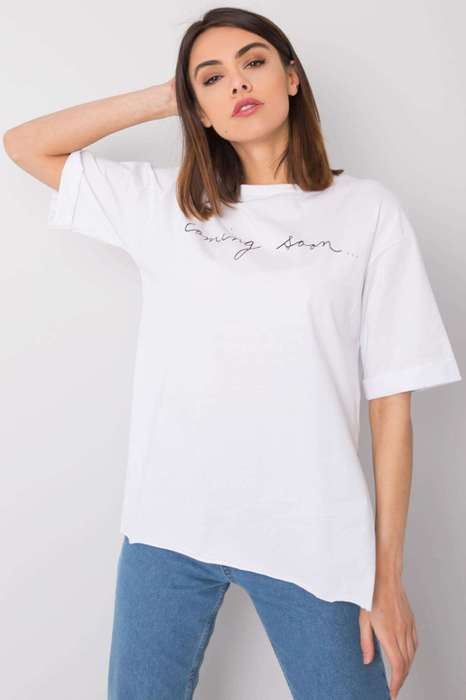 Balts t-krekls ar uzrakstu Riley RUE...