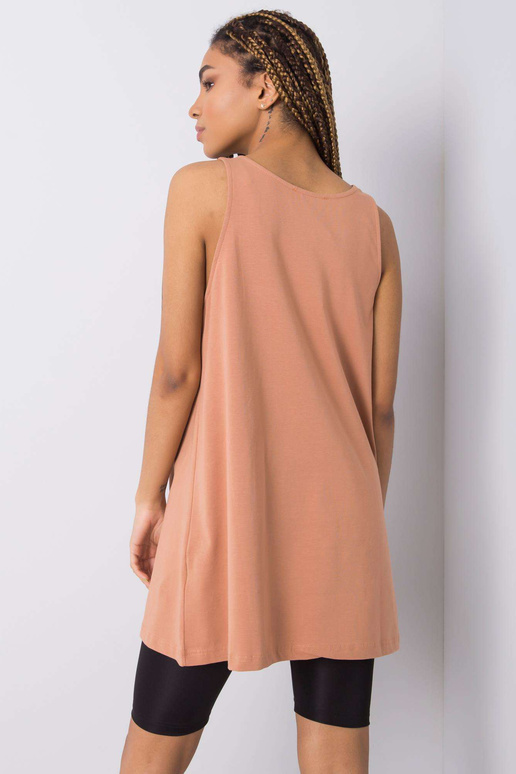 Kamieļu tops ar Evette uzrakstu