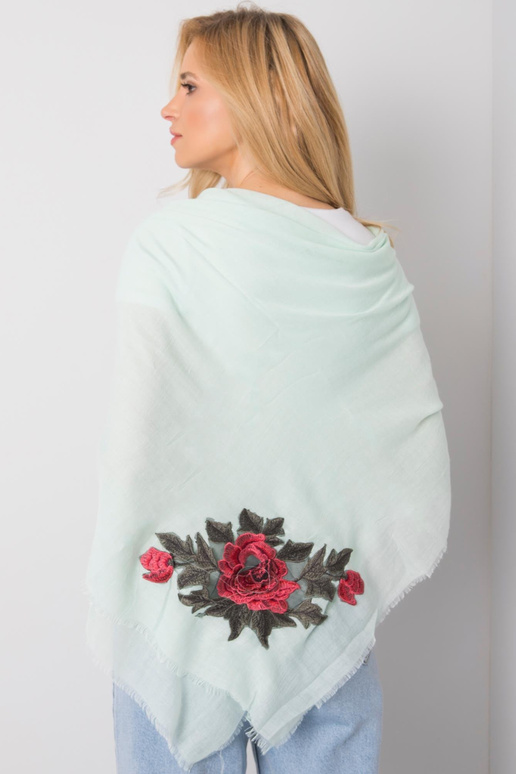 Zaļš pleds ar ziedu svītrām