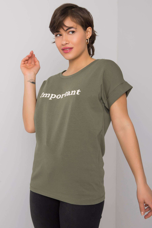 Haki krāsas t-krekls ar uzrakstu Saniyah