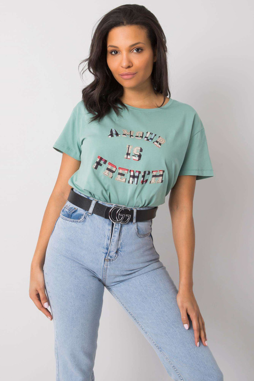 Pistāciju t-krekls ar Elani uzrakstu