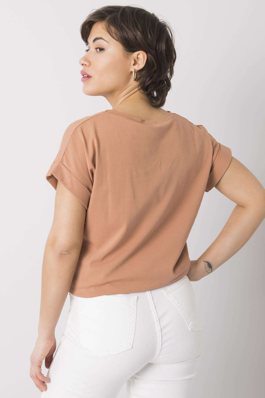 Kamieļu t-krekls ar uzrakstu Saniyah