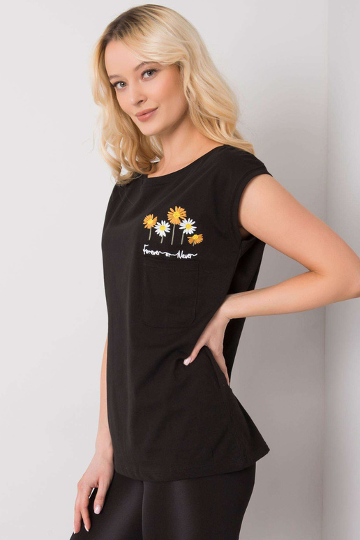 Sāras melnā blūze