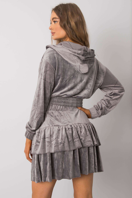 Pelēks velūra komplekts ar svārkiem...