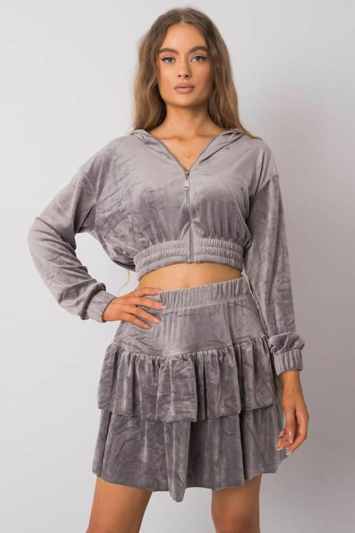 Pelēks velūra komplekts ar svārkiem...