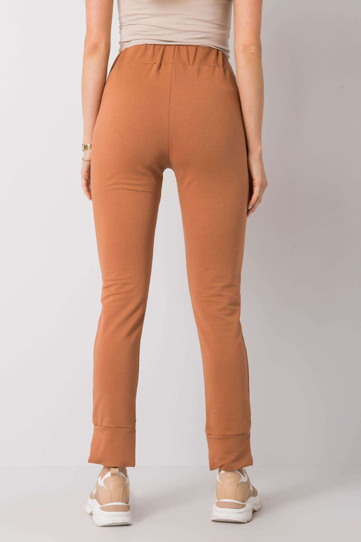 Gaiši brūnas treniņbikses ar Karen... Gaiši brūnas treniņbikses ar Karen...