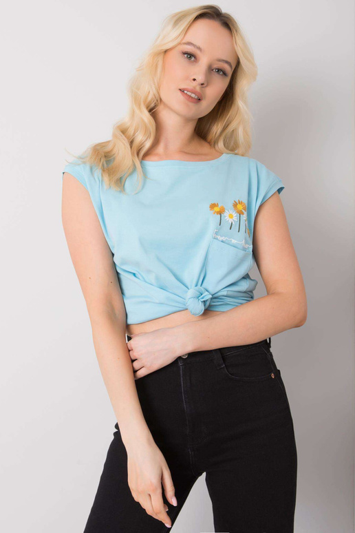 Sāras gaiši zilā blūze