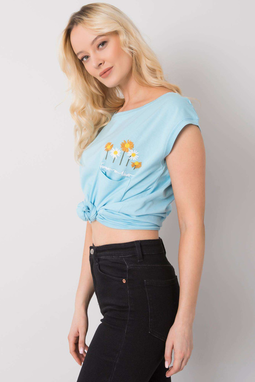 Sāras gaiši zilā blūze