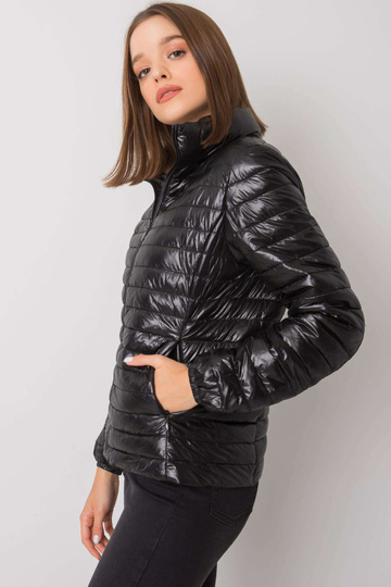 Arina Melna pārejas jaka