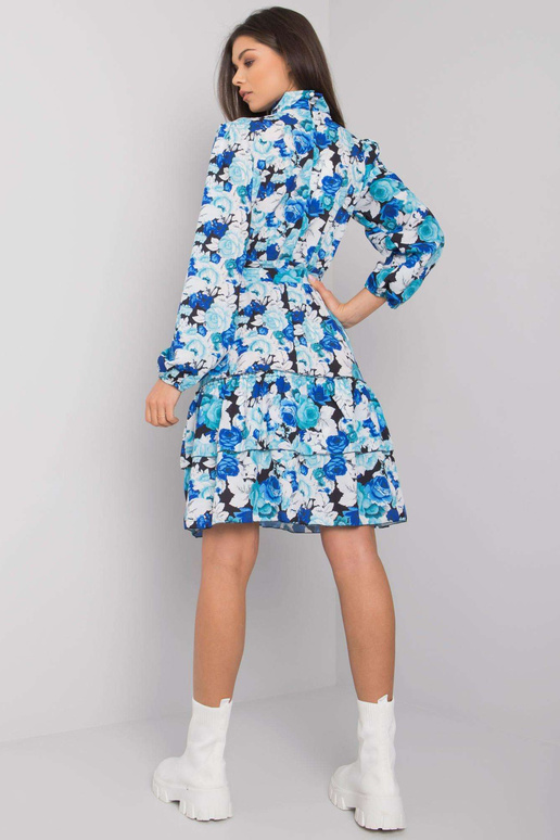 Melna un zila ziedu kleita ar volānu... Melna un zila ziedu kleita ar volānu...