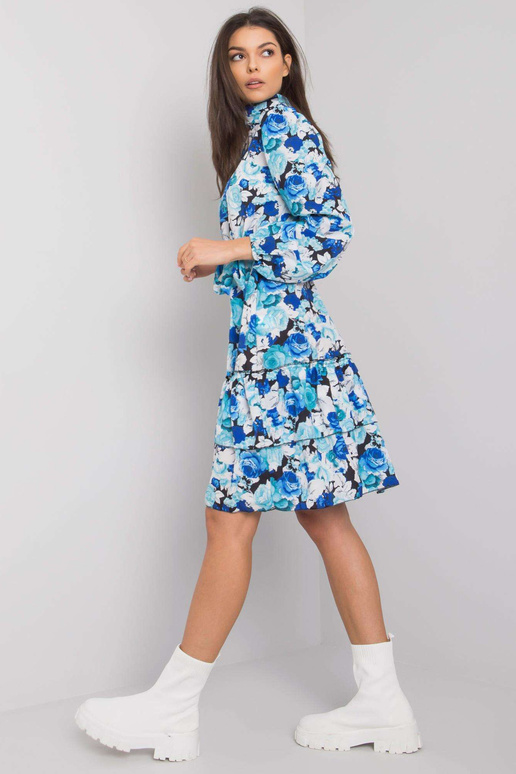 Melna un zila ziedu kleita ar volānu... Melna un zila ziedu kleita ar volānu...