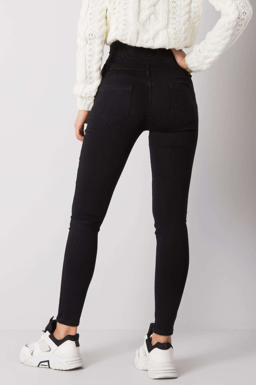 Melni džinsi ar augstu jostasvietu...