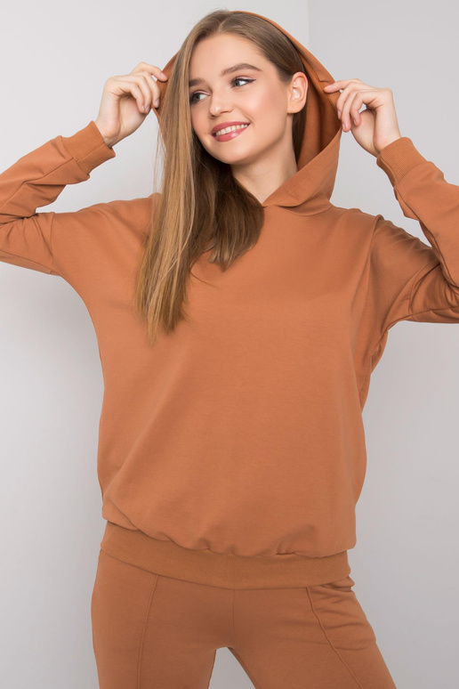 Gaiši brūns sporta kreklu komplekts...