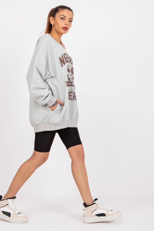 Pelēks liela izmēra sporta krekls... Pelēks liela izmēra sporta krekls...