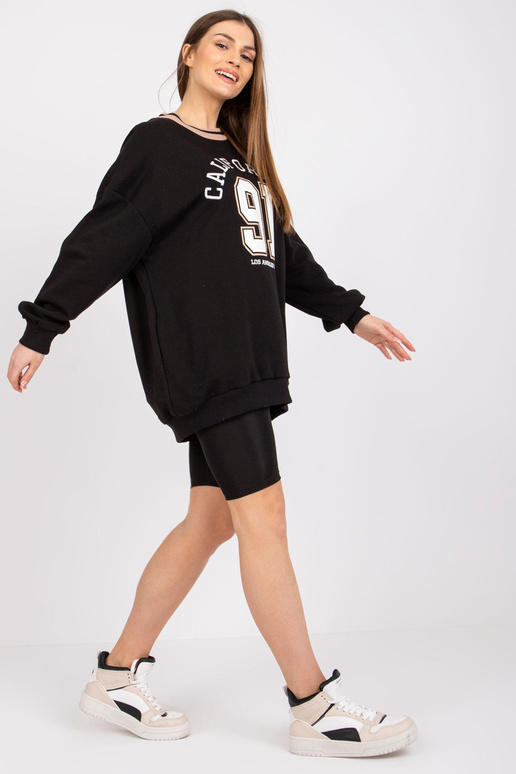 Melns sporta krekls ar izšuvumu Suzanne