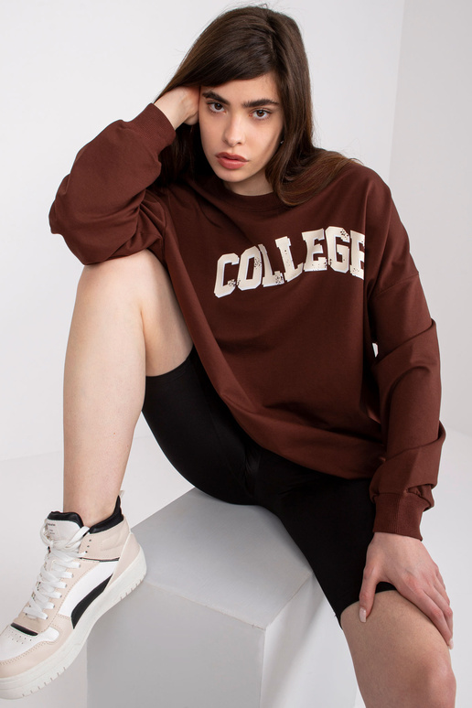 Tumši brūns sporta krekls ar apdruku...