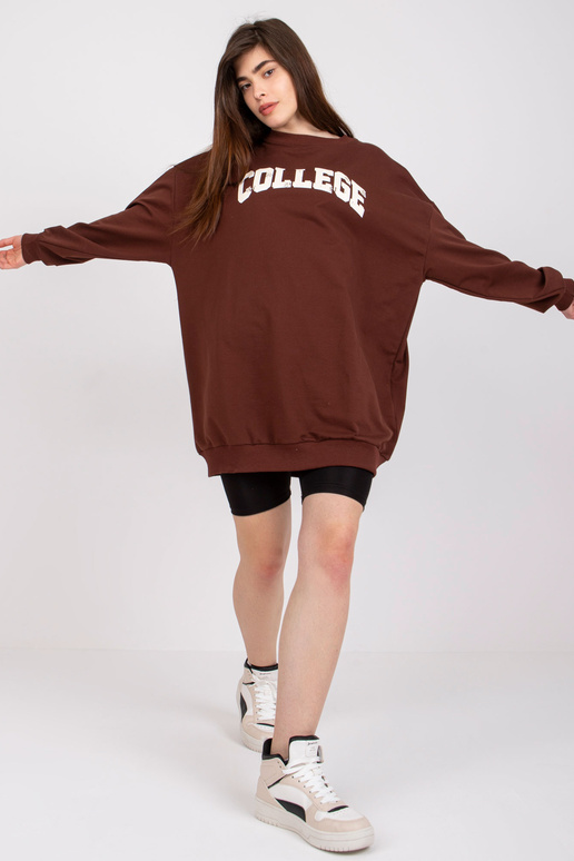 Tumši brūns sporta krekls ar apdruku...