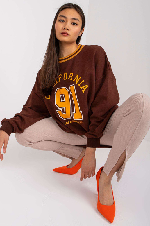 Brūns sporta krekls ar Suzanne apdruku Brūns sporta krekls ar Suzanne apdruku