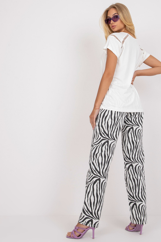 Ecru ikdienas blūze ar V veida kakla... Ecru ikdienas blūze ar V veida kakla...