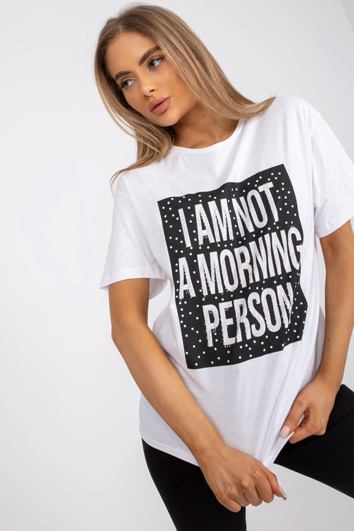 Balts T-krekls ar aplikāciju un īsām... Balts T-krekls ar aplikāciju un īsām...