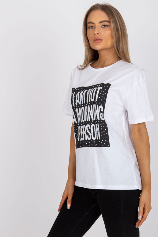 Balts T-krekls ar aplikāciju un īsām... Balts T-krekls ar aplikāciju un īsām...